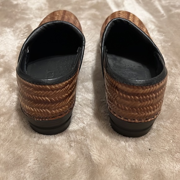 Dansko Sanita Clogs Woven Pattern Hazelnut Color Nursing Footwear 39 - Picture 4 of 5